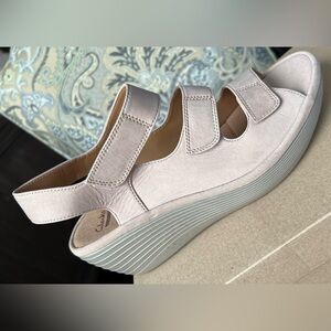 Clarks - Sandals - 8W - Desert - Nubuck - Worn once - To tall for me